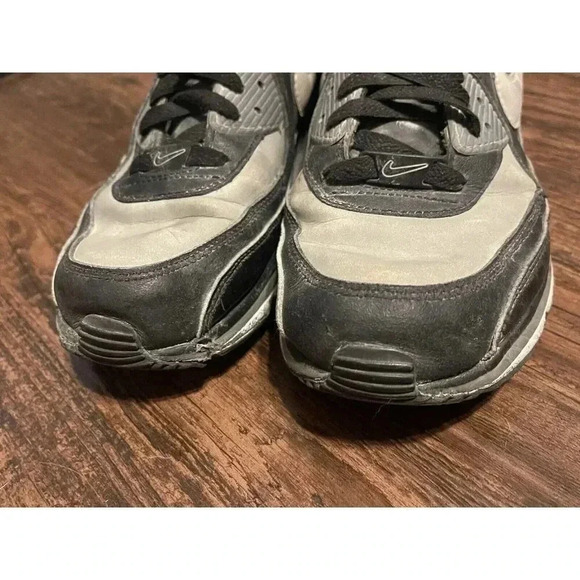 Men’s‎ black and gray Airmax 8.5 shoes - Picture 4 of 7